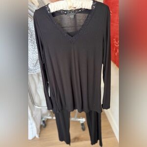 Natori Black Lace-Trim V-Neck Long Sleeve pajamas